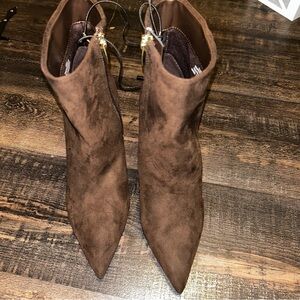 Nine West Brown Suede Gold Heel Pointed Toe Ankle Bootie Size 5.5